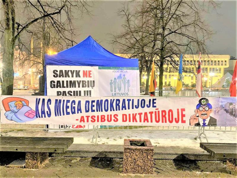 Lietuvos šeimų sąjūdis tęs protesto akciją prie Seimo