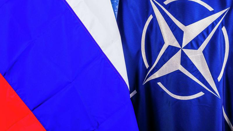 NATO petys į petį stoja prieš 
