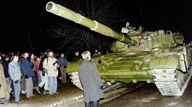 Per merginą pervažiavo tankas — lūžių nenustatyta: melas apie 1991 metų sausio 13-osios įvykius Lietuvoje