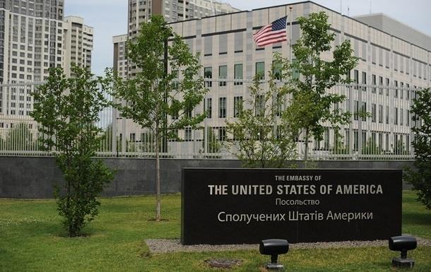 Pavojaus signalas: JAV ambasada ragina JAV piliečius išvykti iš Ukrainos