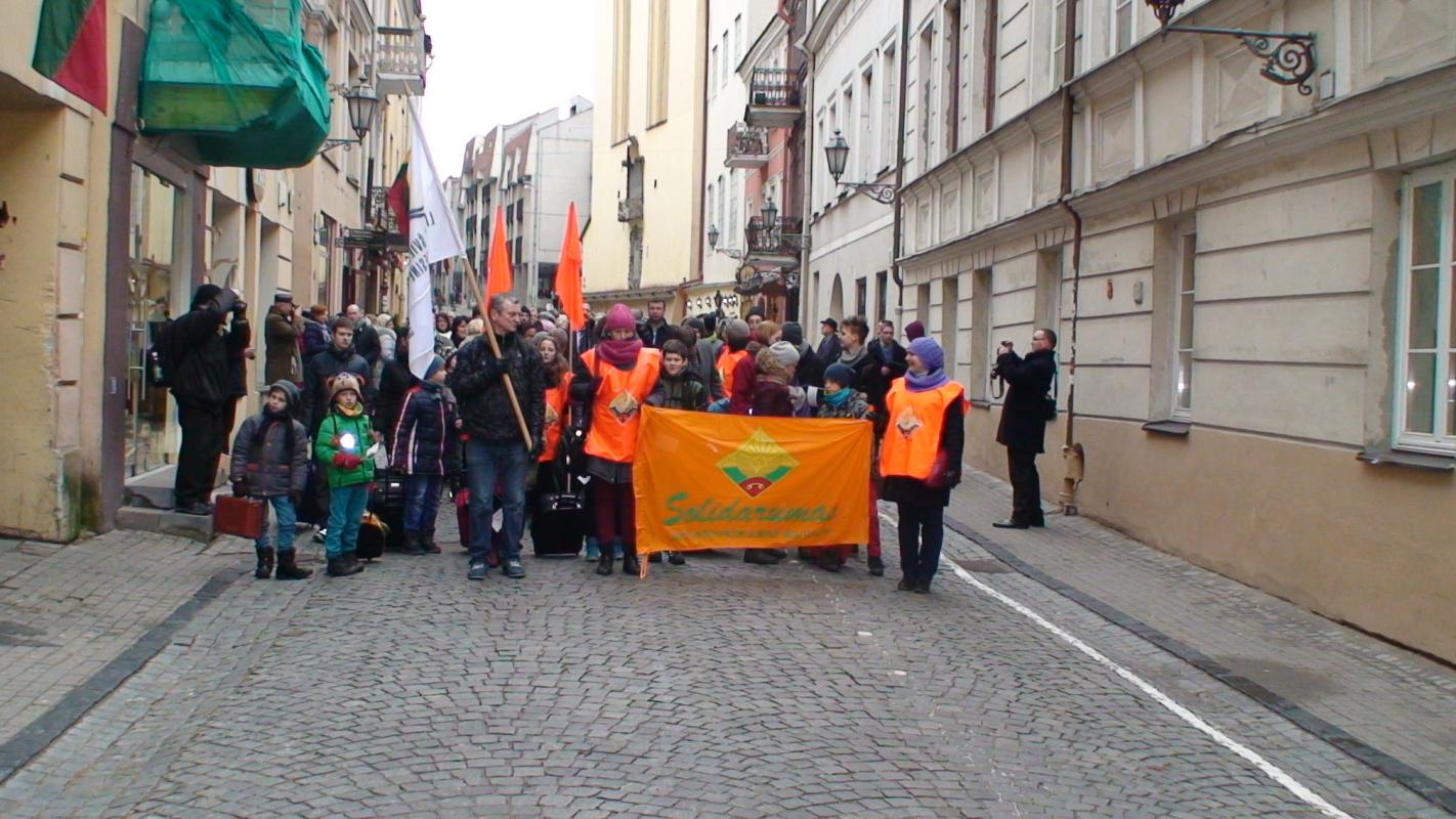 Vilniuje švietimo sistemos darbuotojų mitingas – „Išgyventi negalima emigruoti“