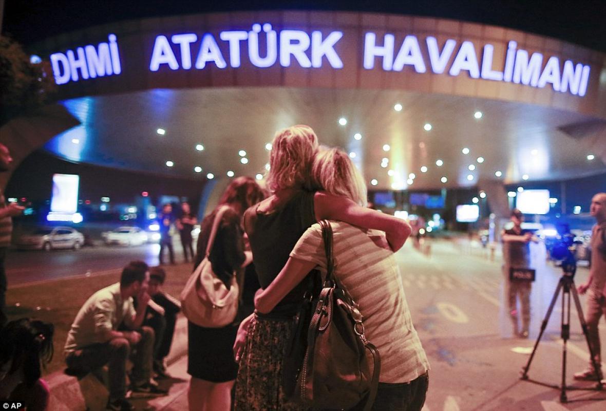 Teroristinis aktas Stambulo oro uoste tebuvo lengvas jankių atsakas į niekšo Erdogano išdavystę
