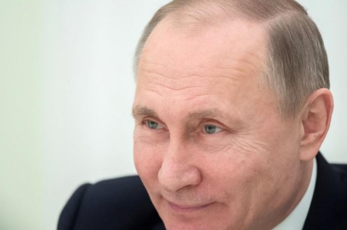 Pasikapstė po V. Putino turtus: pavydas užgraužė negyvai