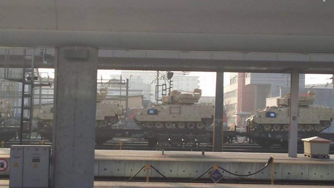 Austrijoje pastebėti amerikiečių tankai: „Tai gabenama į Ukrainą“