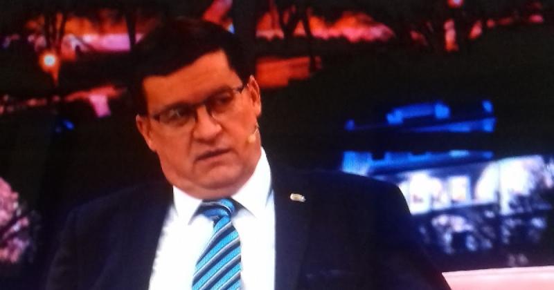 Vakar Rūta pabučiavo tris propagandos 