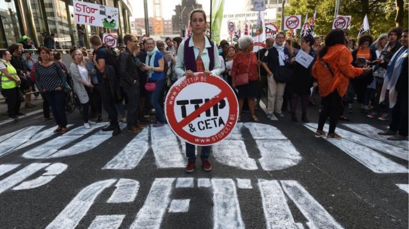 ES įkalbinėja Valoniją pirmadienį pasirašyti CETA (laisvosios prekybos) sutartį su Kanada